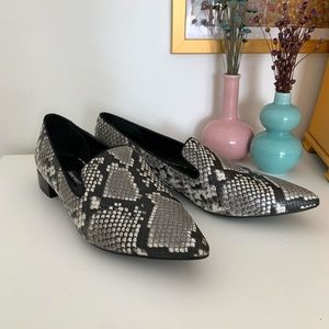 Nine West Pointed Toe Grey Snake Print Loafers